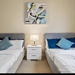 The Reve Appartment Marina 2 Bedrooms With Swimming Pool Free Parking